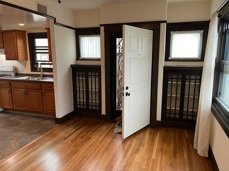 140 Hawthorn St #1 — Photo 4