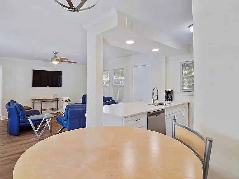 221 S Hale Ave #1 — Photo 11