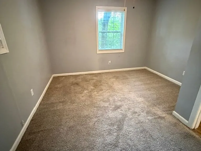 4040 Lynncrest Dr NE — Photo 9