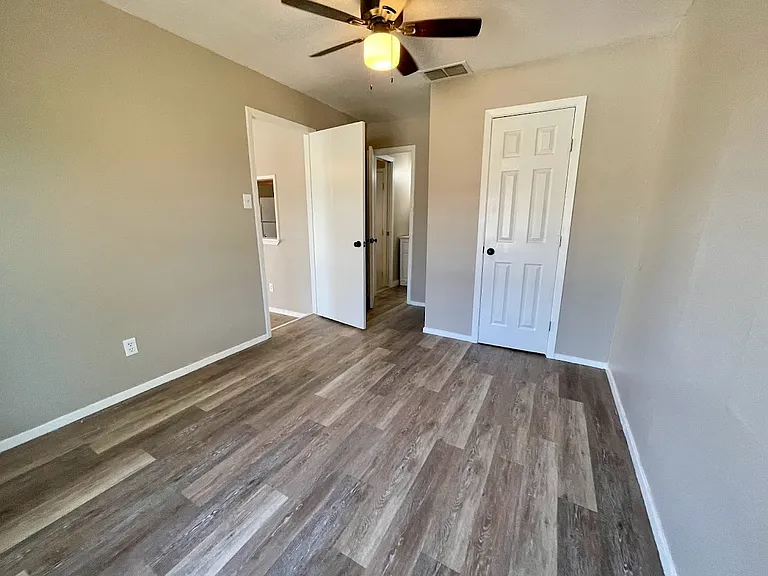411 N Carroll Boulevard502 Pearl St #3 — Photo 4
