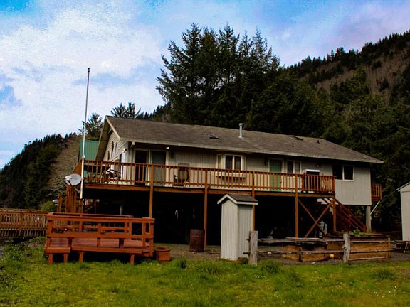 3rd image of 1320 S Fun River Dr