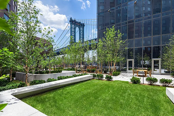 Rented by Chase Global M Realty LLC | media 52