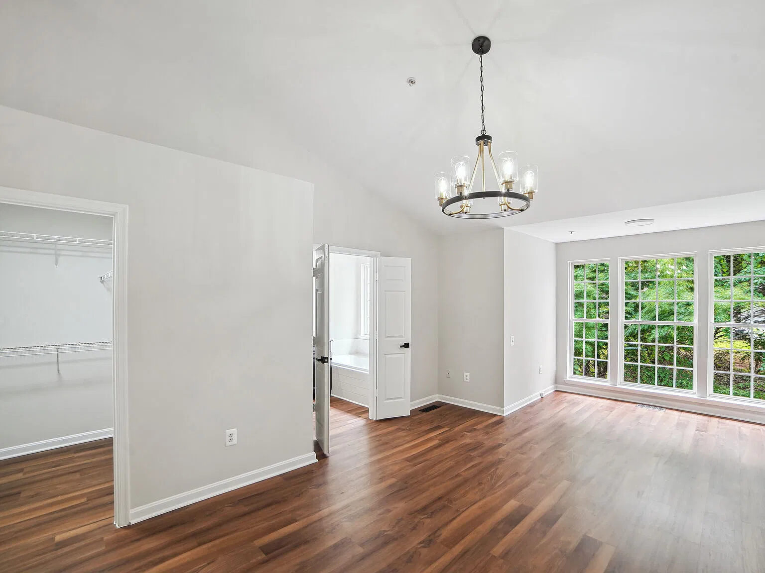 3 bed, 2040 sqft, $3,200 — Photo 3