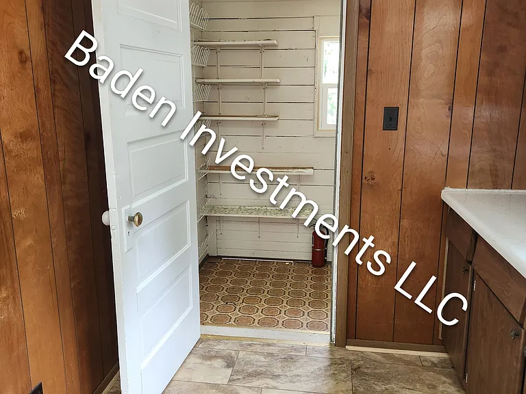 577 Upton Ave — Photo 9