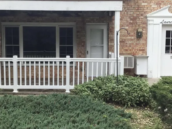 524 Laurel Lake ROAD #1, Thiensville, WI 53092