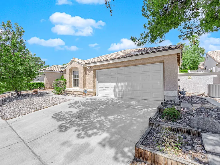 2505 Sea Venture Dr — Photo 2