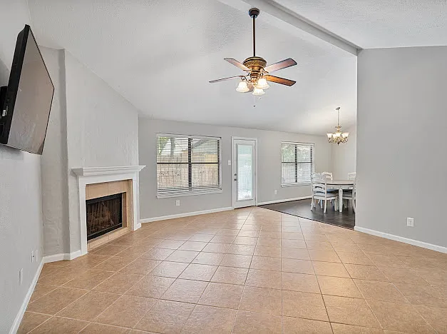 4 bed, 2.0 bath, 1753 sqft, $2,100 — Photo 4