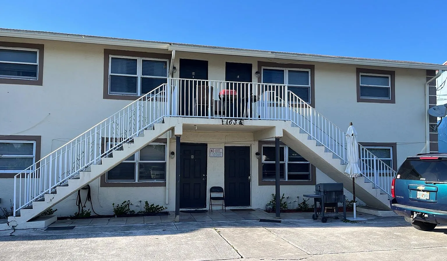 3 bed, 855 sqft, $1,890 — Photo 1