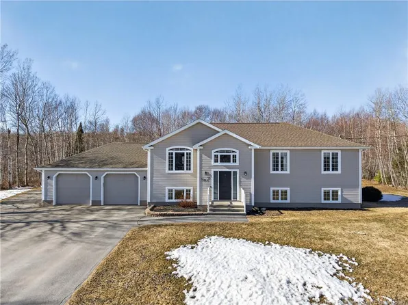 7 Wesley St, Miramichi, NB E1V 7T2