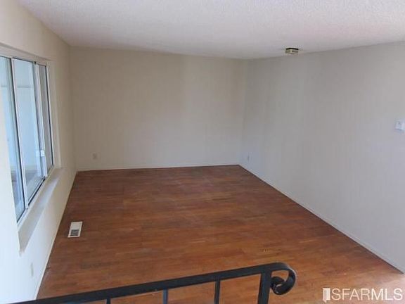 5th image of 3918 Chatham Ct