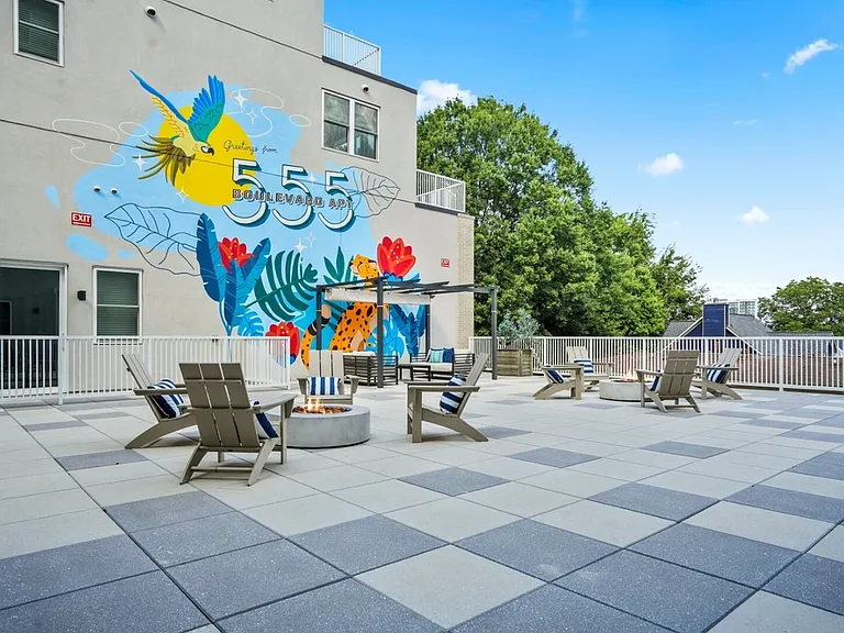 555 Boulevard