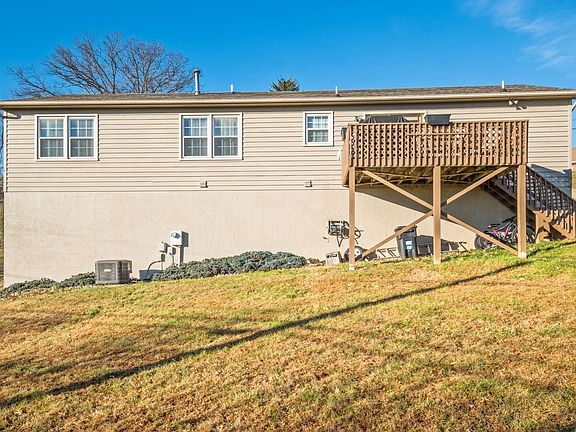 4th image of 619 Essex Dr