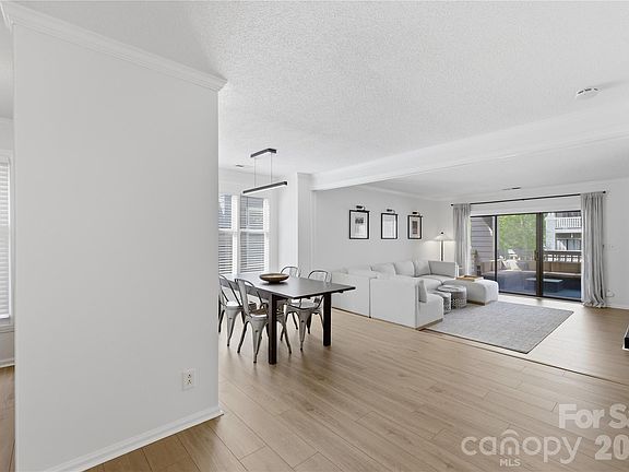 3rd image of 308 Queens Rd APT 32