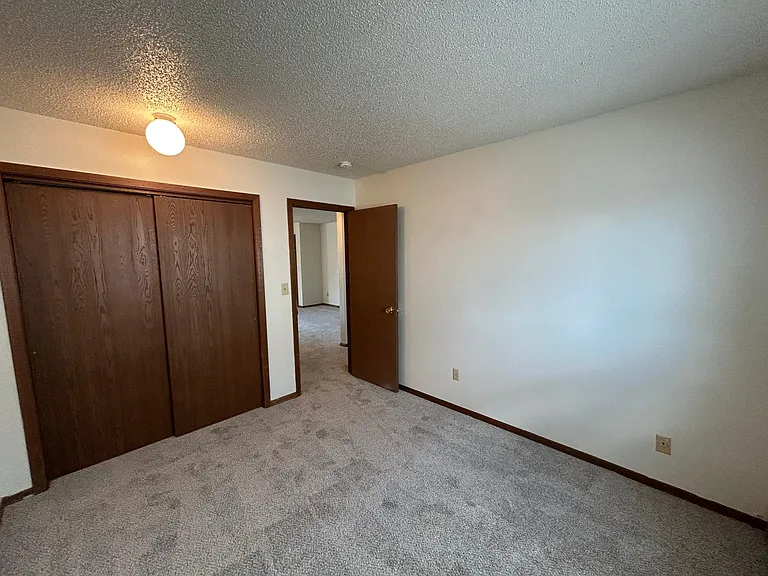 430 S Van Buren St — Photo 8