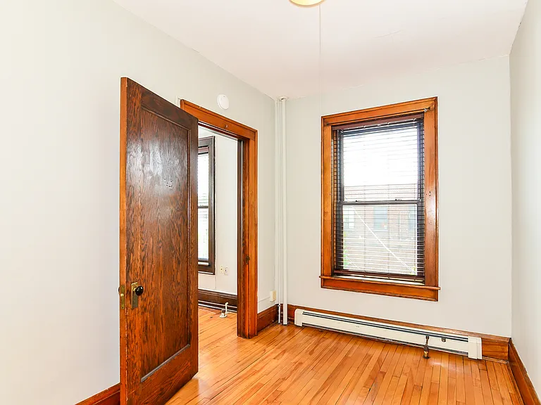 2202 Hennepin Ave E — Photo 14