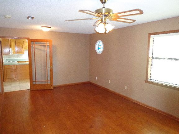 4th image of 203 Chapelwood Dr