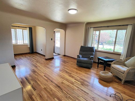 2nd image of 305 E Logan Ave