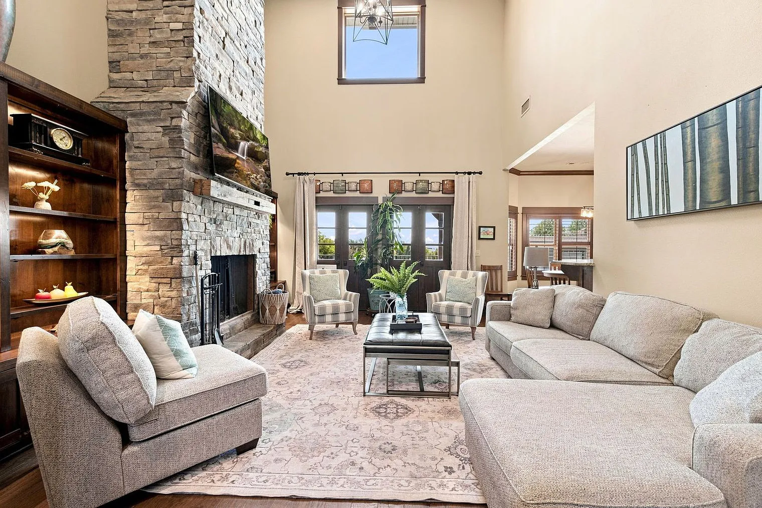 5 bed, 4.0 bath, 4165 sqft, $12,608 — Photo 2