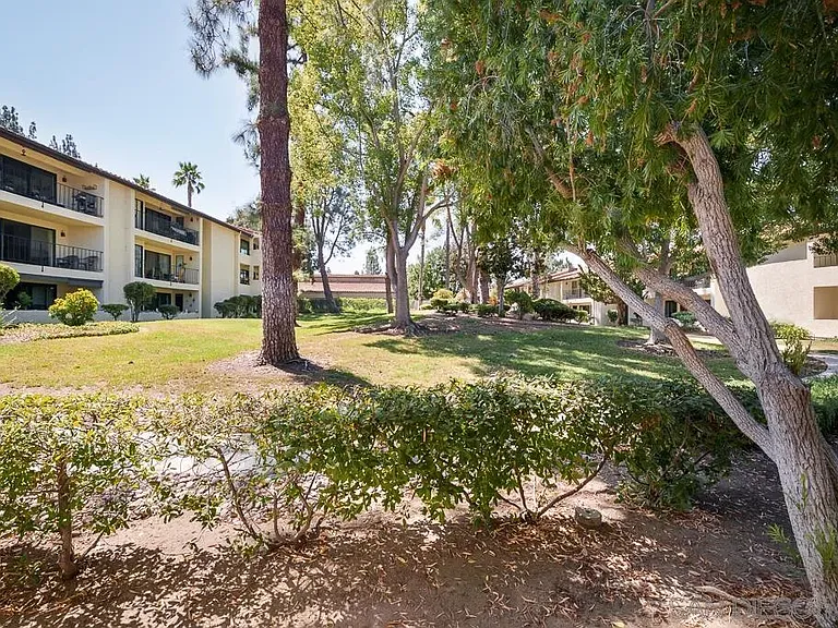 17637 Pomerado Rd #123 — Photo 36