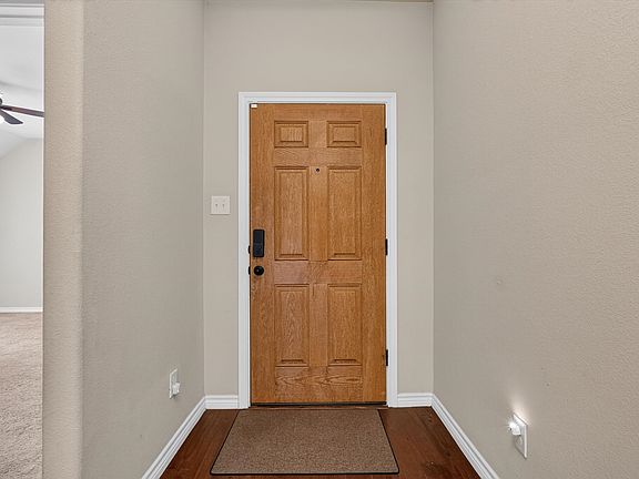5th image of 305 Acadia Ln