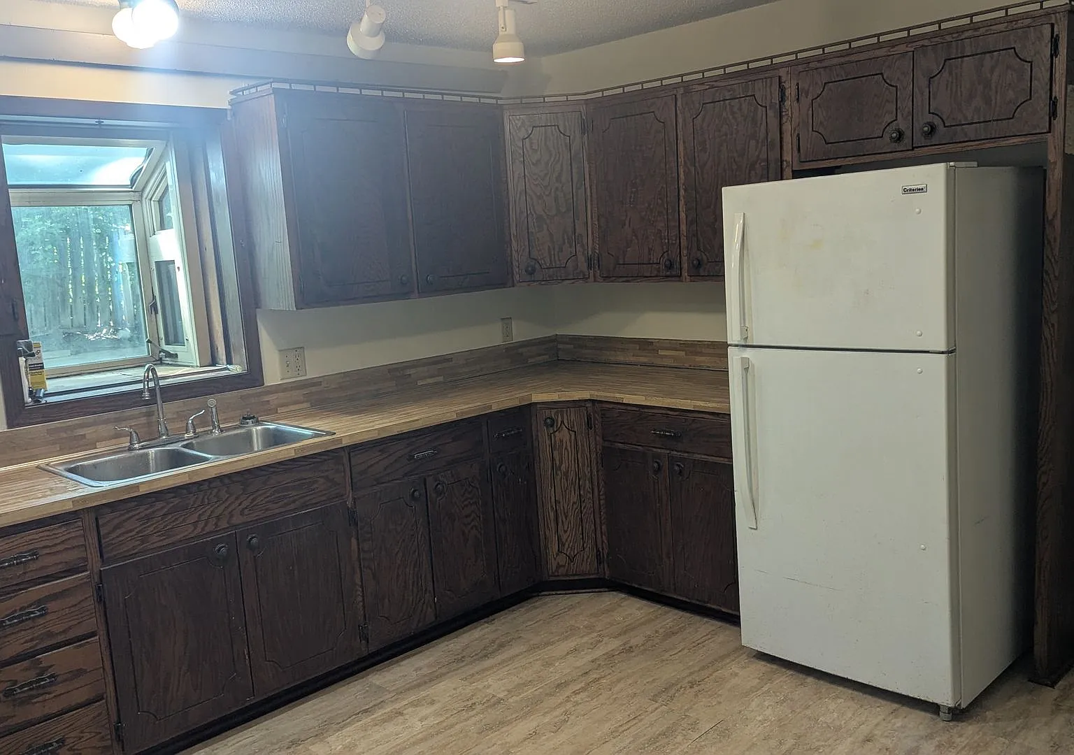 2-bedroom 1-bath home available Nov 1st! — Photo 2