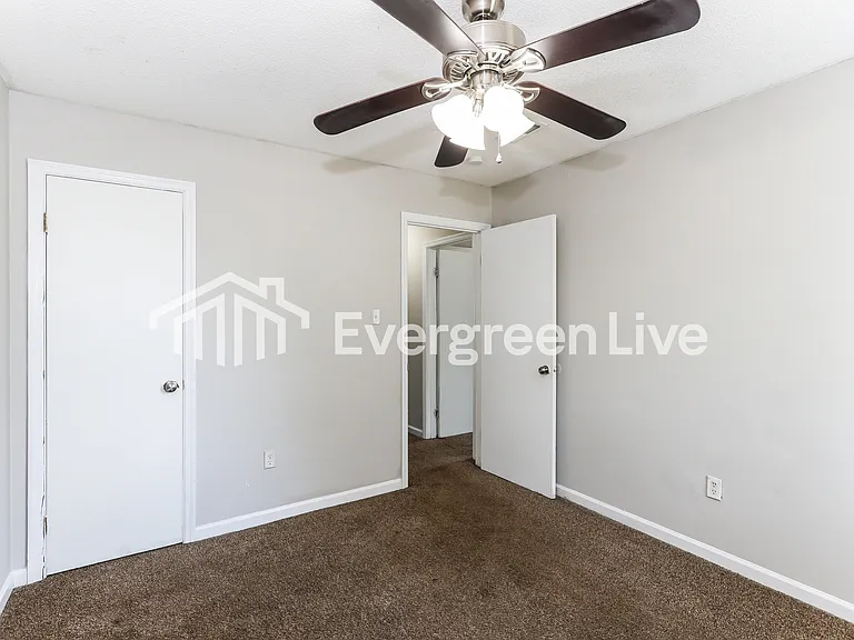 2910 Celeste Dr — Photo 11