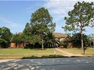 723 Crestwood Dr, Seabrook, TX 77586