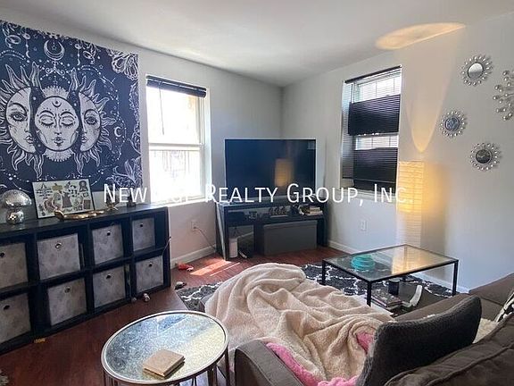 3rd image of 1001-03 Frankford Ave Unit 3