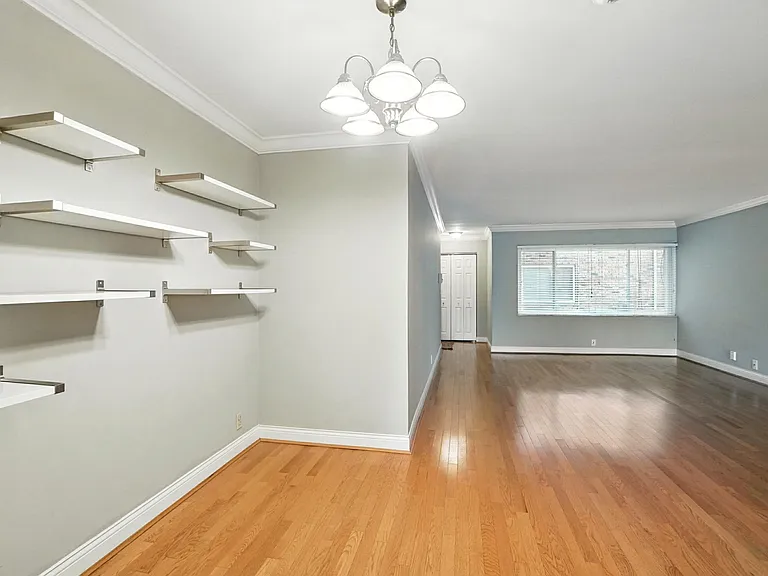 2270 Madison Rd #1B — Photo 8
