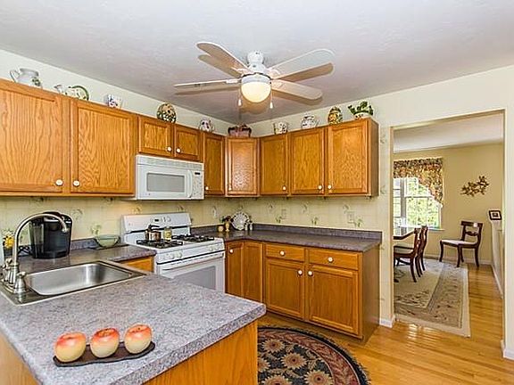 5th image of 30 Robin Ln