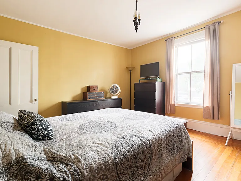 327 Lafayette St #SC2 — Photo 9
