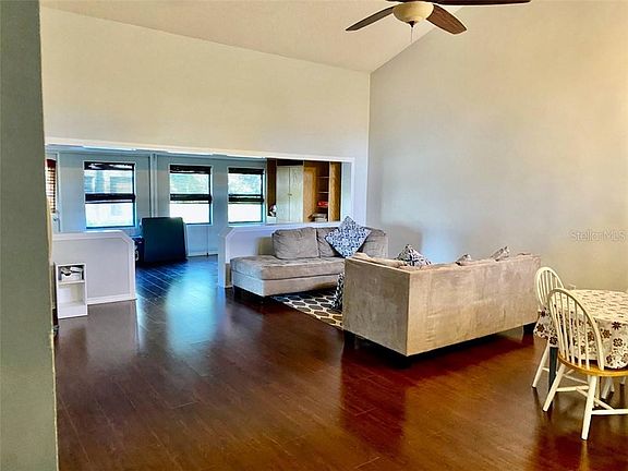 2nd image of 632 Woodridge Dr #632