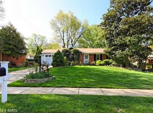 8705 Westwood Dr, Vienna, VA 22182