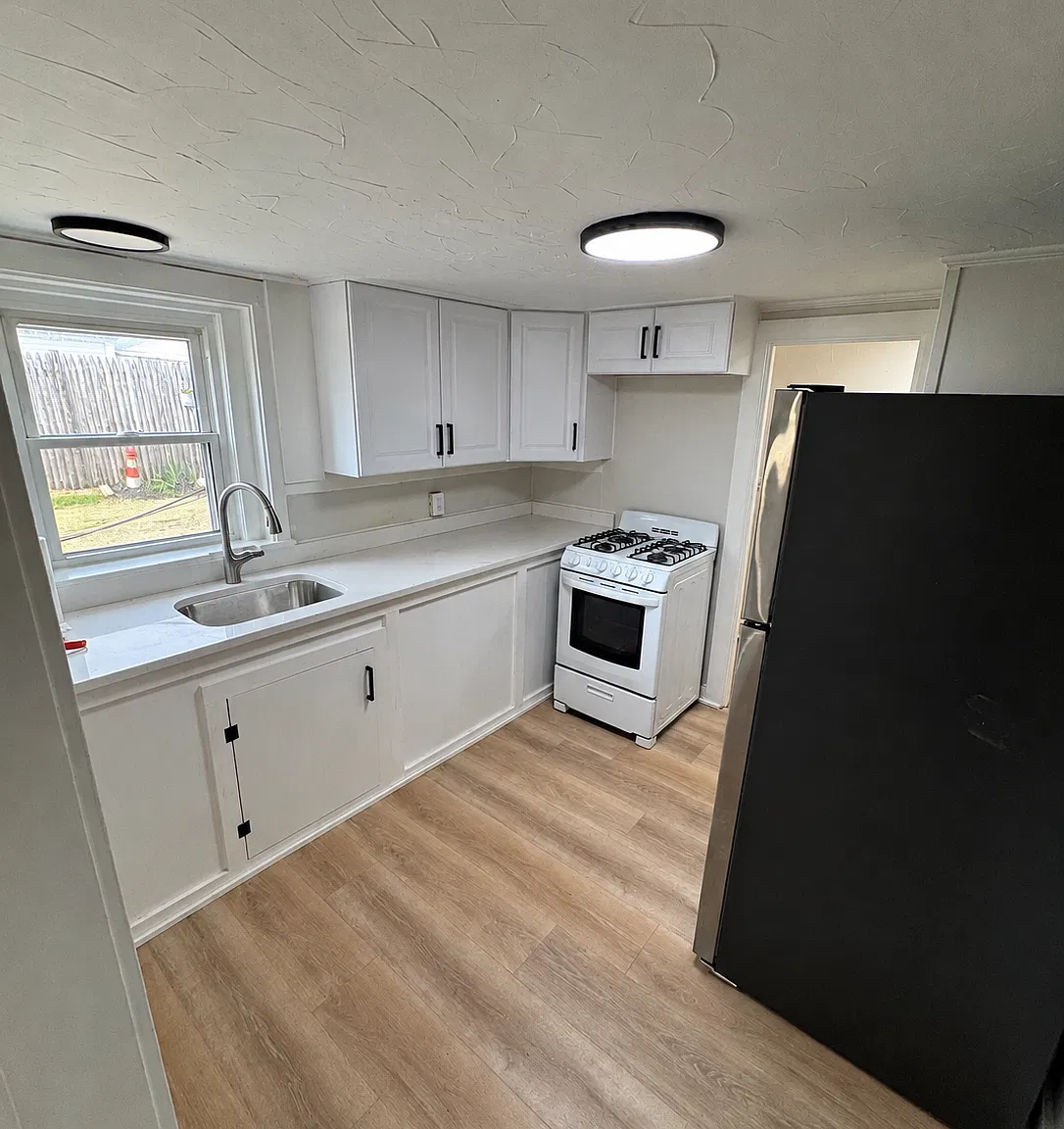 2 bed, 700 sqft, $2,600 — Photo 1