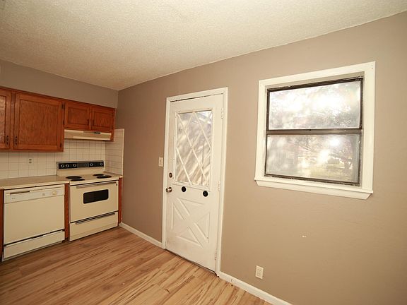 5th image of 101 E Sunrise Dr