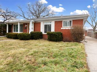 28876 Palm Beach Dr, Warren, MI 48093
