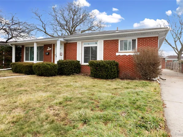 28876 Palm Beach Dr, Warren, MI 48093