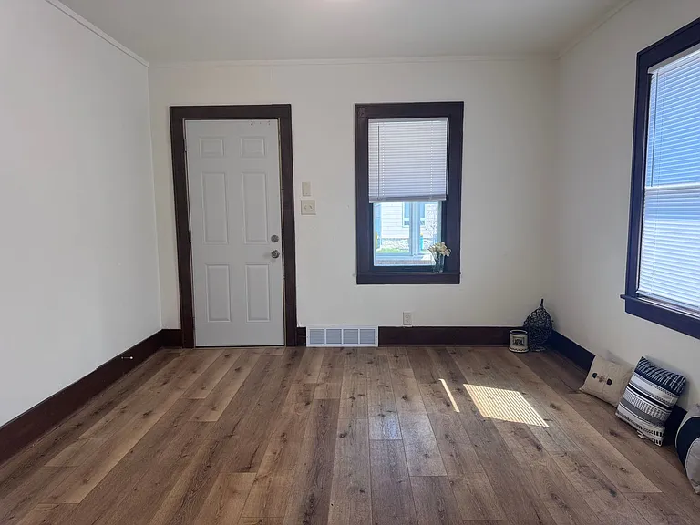 60 W Cotton St — Photo 5