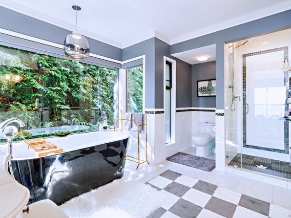 2220 Arbutus Rd, Saanich, BC V8N 1V3