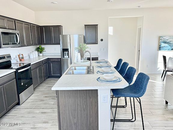 5th image of 2885 N ROSEWOOD Avenue