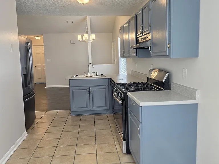 1504 Cain Ct N — Photo 8
