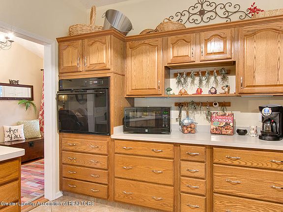 5th image of 3825 Ashbrook Dr