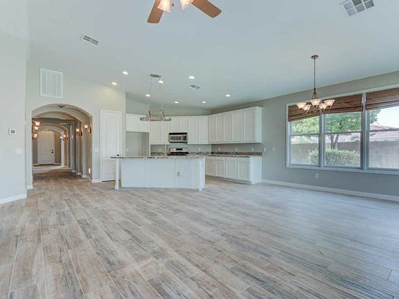 4th image of 2306 E Balsam Dr
