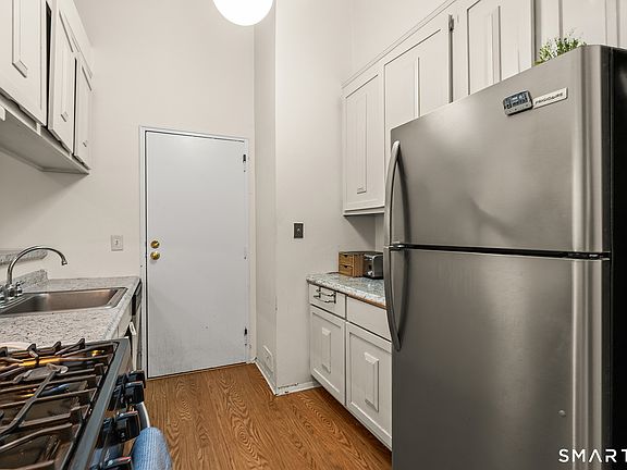 4th image of 19 Cook Close #19