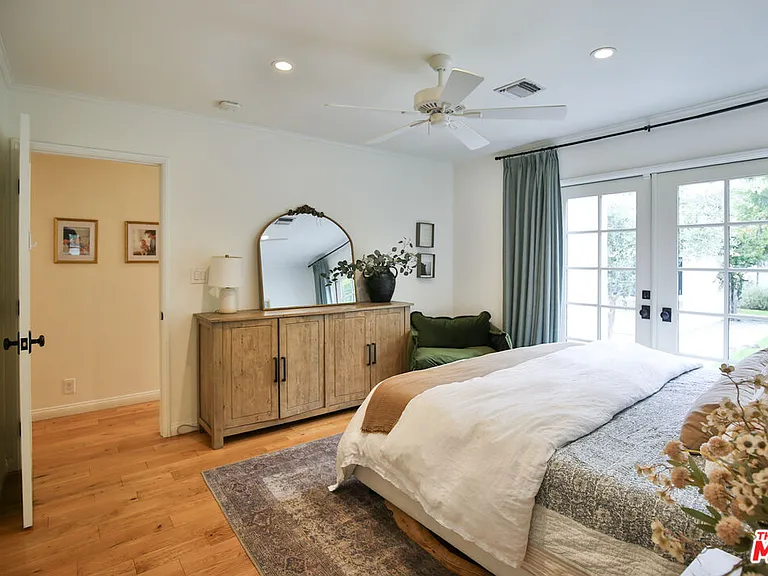 2330 Walnut Ave — Photo 11