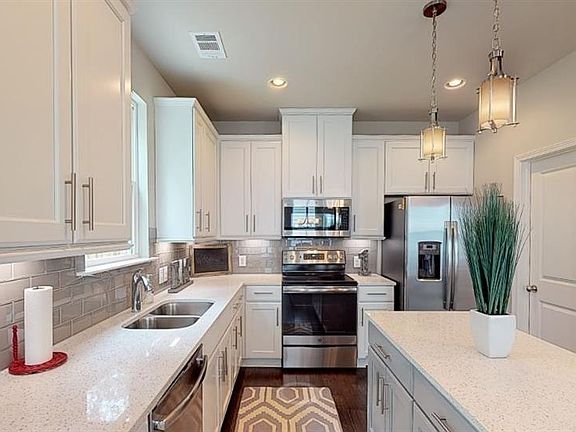 3rd image of 2725 Kemp Ct