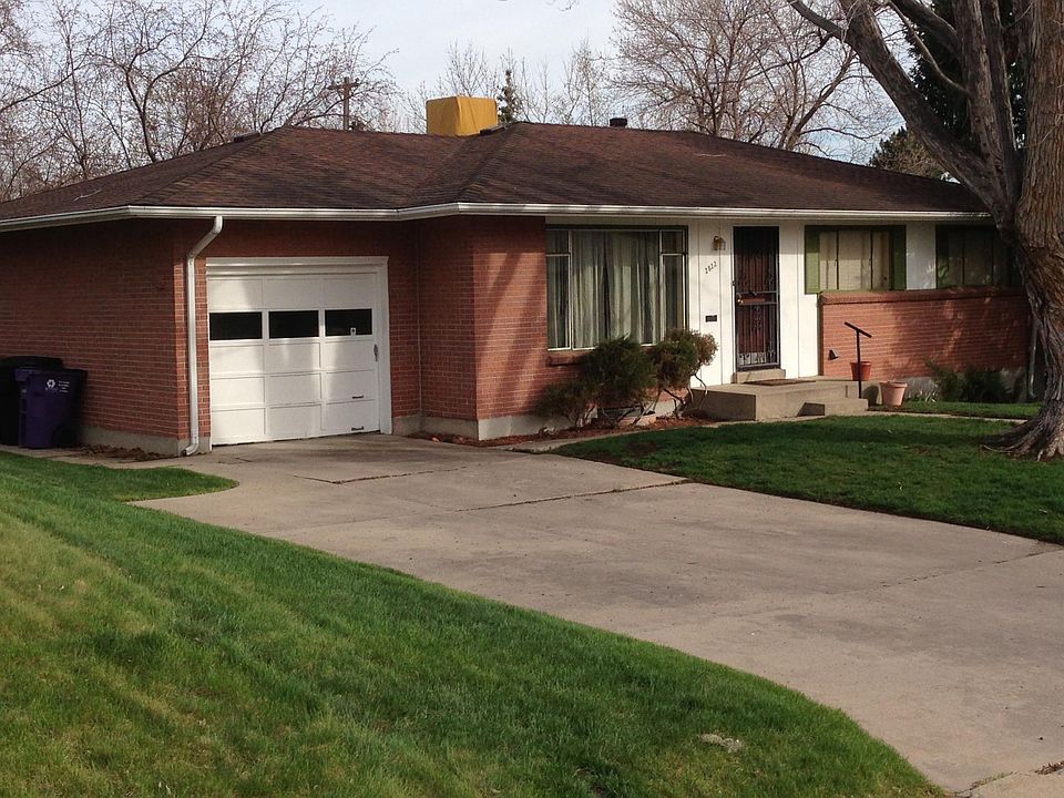 Garage & lots of off-street parking