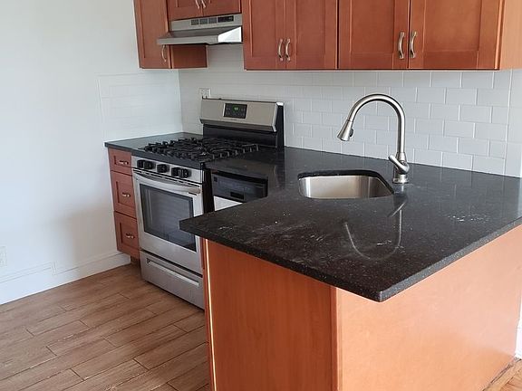 5th image of 465 Park Pl APT 4R