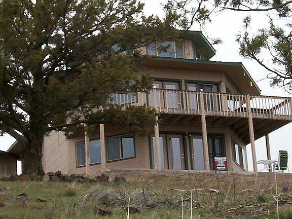 nice covered patio and a deck