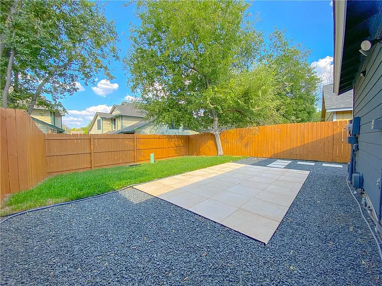 11908 Sunhillow Bnd #B — Photo 25